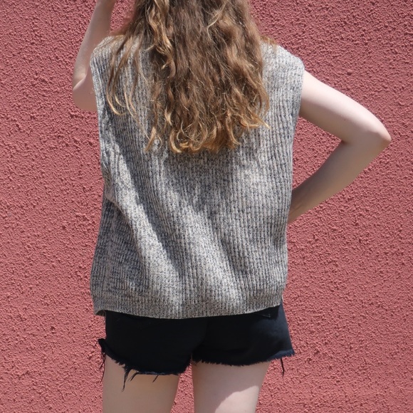 Knitted vest, buttoned up. 100% cotton - Picture 3 of 10